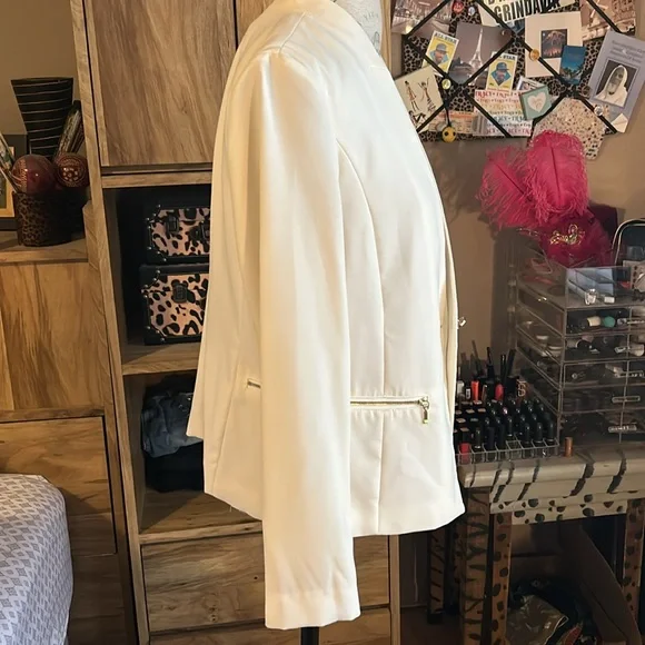 Roz & Ali Cream & Gold Blazer - 12 - Picture 2 of 6